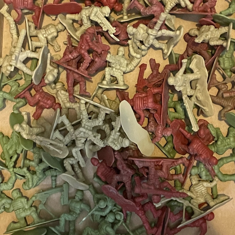 Lanard 2015 Plastic Toy Soldiers Army Men - 3 Colors - 90 soldiers